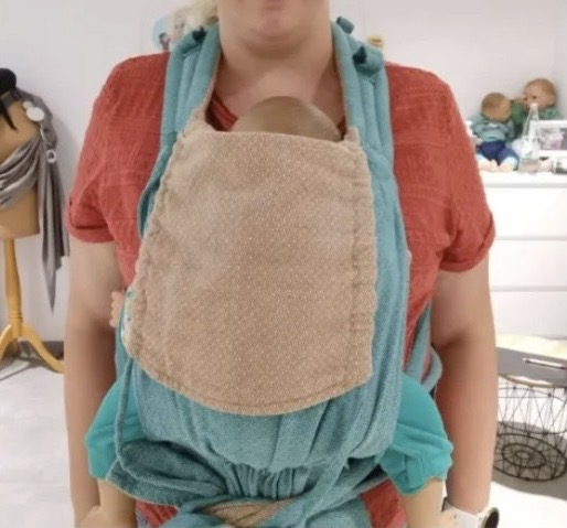 Babytrage die unpassend angelegt wurde
