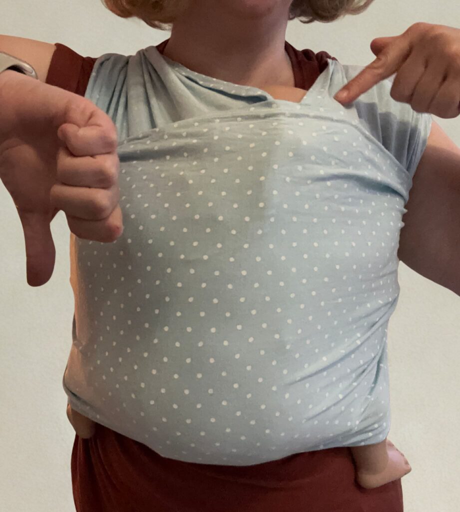 Bedeckte Atemwege beim Baby im Tuch
